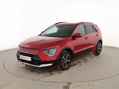Käytetty Kia Niro 182 HP (133 kW) 2023 Punainen Katumaasturi