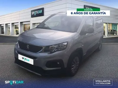 Usado Peugeot Rifter Allure 101 CV (74 kW) 2023 Gris Monovolumen