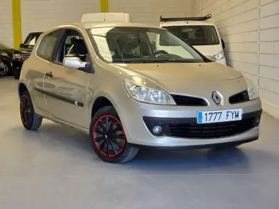 Usado Renault Clio II Authentique 75 CV (55 kW) 2008 Beige Utilitario
