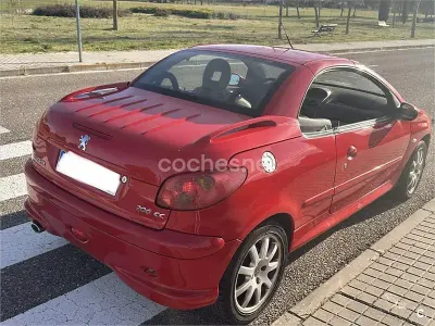 Begagnad Peugeot 206 CC 110 HK (80 kW) 2005 Röd Cab
