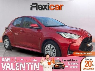 Usado Toyota Yaris Hybrid Style 116 CV (85 kW) 2023 Granate Berlina