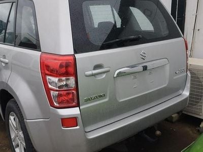 Gris claro Usado 2012 Suzuki Grand Vitara SUV | 11.600 €