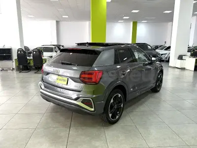 Usado Audi Q2 S-Line 150 CV (110 kW) 2024 Gris / plata SUV