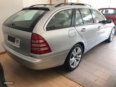 Usado Mercedes C220 Classic 143 CV (105 kW) 2002 Gris / plateado Familiar