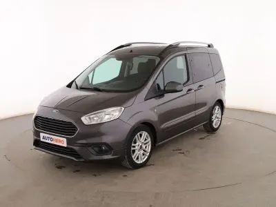 Usado Ford Tourneo Courier Titanium 100 CV (73 kW) 2018 Gris / plata Monovolumen
