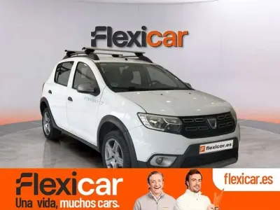 Usado Dacia Sandero Comfort 91 CV (66 kW) 2018 Blanco Utilitario