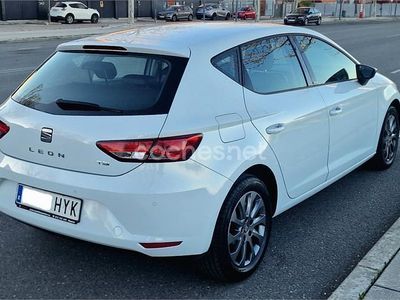 Usado Seat Leon ST Style 110 CV (80 kW) 2014 Blanco Familiar
