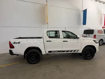 Usado Toyota HiLux 150 HP (110 kW) 2021 Branco Pickup