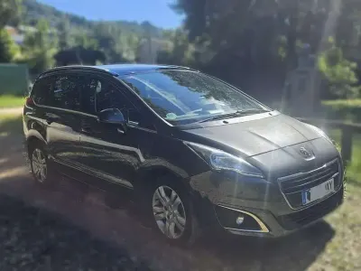 Usado Peugeot 5008 Style 120 CV (88 kW) 2016 Gris Monovolumen
