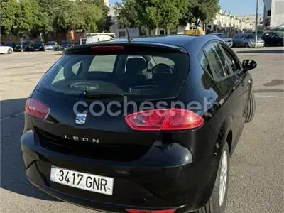 Usado Seat Leon Sport 105 CV (77 kW) 2010 Negro Utilitario