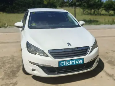 Usado Peugeot 308 Access 92 CV (67 kW) 2013 Blanco Berlina