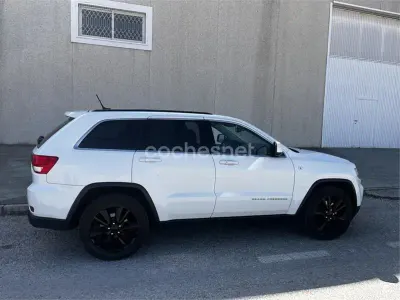 Usado Jeep Cherokee Overland 241 CV (177 kW) 2013 Blanco SUV