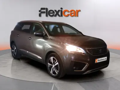 Usado Peugeot 5008 Allure 131 CV (96 kW) 2019 Gris SUV