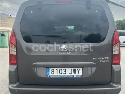 Usado Peugeot Partner Tepee Style 100 CV (73 kW) 2016 Gris / plata Monovolumen