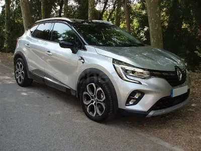 Usado Renault Captur Zen 140 CV (102 kW) 2021 Gris / plata SUV