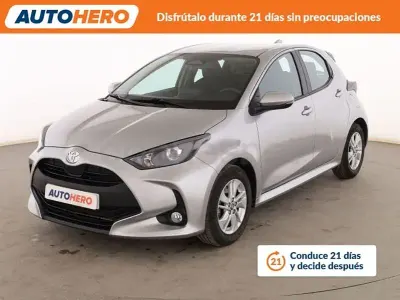Usado Toyota Yaris Hybrid Business Edition 116 CV (85 kW) 2024 Gris / plata Berlina