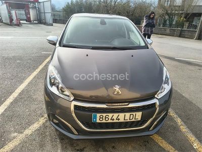 Usado Peugeot 208 Signature Sky 99 CV (72 kW) 2019 Gris / plata Utilitario