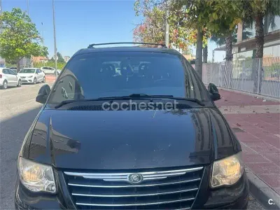Usado Chrysler Voyager Executive 150 CV (110 kW) 2007 Verde Monovolumen