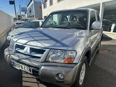 Usado Mitsubishi Montero 160 CV (117 kW) 2004 Gris / plata SUV
