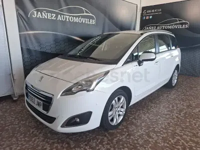 Usado Peugeot 5008 Style 130 CV (95 kW) 2016 Blanco Monovolumen