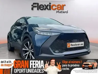 Begagnad Toyota C-HR Advance 140 HK (102 kW) 2024 Blå SUV