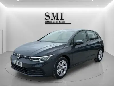 Usado VW Golf VIII Life 131 CV (96 kW) 2022 Gris Utilitario