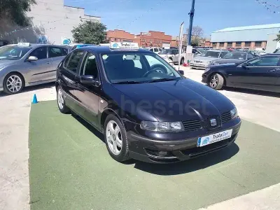Usado Seat Leon Sport 110 CV (80 kW) 2002 Negro Utilitario