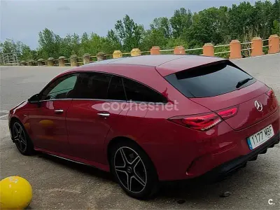 Usado Mercedes CLA220 Shooting Brake 190 CV (139 kW) 2022 Rojo Familiar