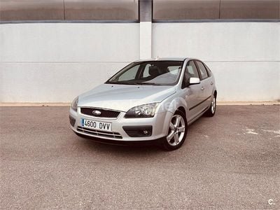 Usado Ford Focus Trend 115 CV (84 kW) 2006 Gris / plata Berlina