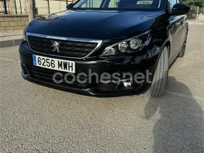 Usado Peugeot 308 Allure 130 CV (95 kW) 2021 Negro Berlina