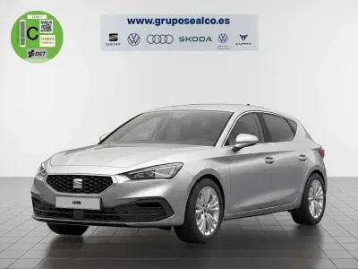 Usado Seat Leon Style 131 CV (96 kW) 2021 Plateado Utilitario