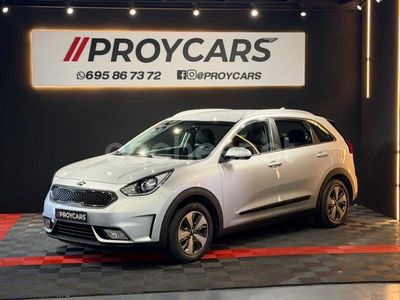 Usado Kia Niro 141 CV (103 kW) 2016 Gris / plata SUV