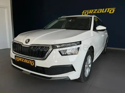 Usado Skoda Kamiq Ambition 110 CV (80 kW) 2021 Blanco SUV