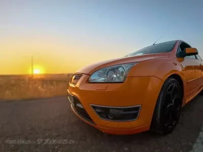 Usado Ford Focus ST 226 CV (166 kW) 2006 Naranja Berlina