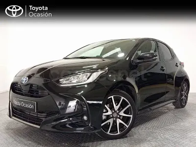 Usado Toyota Yaris Hybrid Style 116 CV (85 kW) 2022 Negro Berlina