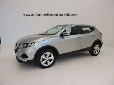 Usado Nissan Qashqai Acenta 116 CV (85 kW) 2020 Plateado SUV