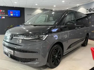 Usado VW Multivan 150 CV (110 kW) 2023 Gris / plata Monovolumen