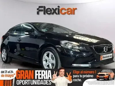 Begagnad Volvo V40 Momentum 122 HK (89 kW) 2018 Svart Kombi