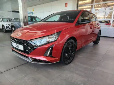 Nuevo Hyundai i20 Blackline 90 CV (66 kW) 2026 Granate Utilitario
