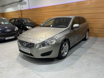 Usado Volvo V60 Momentum 163 CV (119 kW) 2011 Beige Familiar
