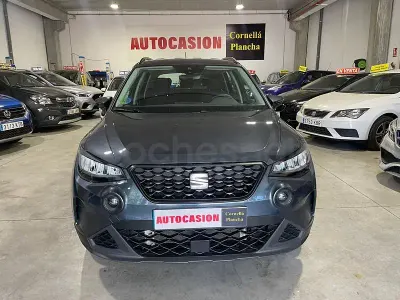 Usado Seat Arona Xperience 90 CV (66 kW) 2023 Gris / plata SUV