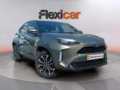 Usado Toyota Yaris Active 116 CV (85 kW) 2022 Gris Utilitario