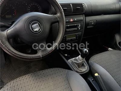 Usado Seat Toledo Stella 105 CV (77 kW) 2004 Gris / plata Berlina