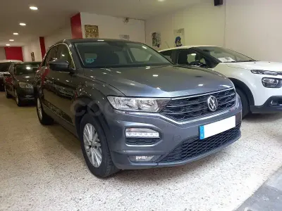 Usado VW T-Roc Edition 110 CV (80 kW) 2022 Gris / plata SUV