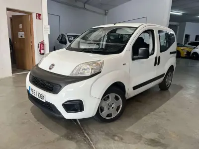 Usado Fiat Qubo Dynamic 79 CV (58 kW) 2017 Blanco Monovolumen