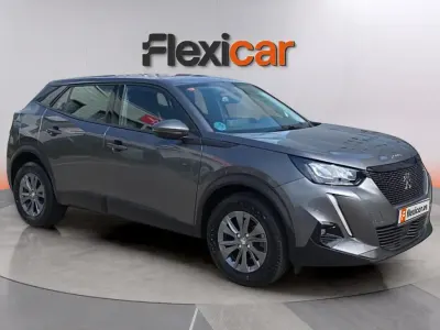 Usado Peugeot 2008 Active 110 CV (80 kW) 2021 Gris SUV