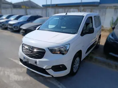 Usado Opel Combo Life Edition+ 102 CV (75 kW) 2021 Blanco Monovolumen