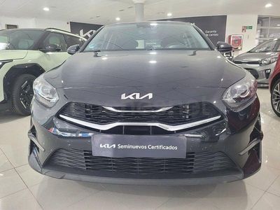 Usado Kia Ceed 136 CV (100 kW) 2023 Negro Utilitario