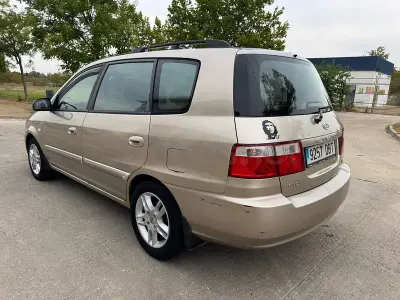 Usado Kia Carens LX 112 CV (82 kW) 2005 Beige Monovolumen