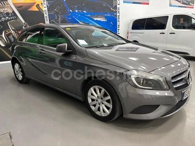 Gris / plata Usado 2014 Mercedes A180 Urban Berlina | 10.999 € (Precio justo)